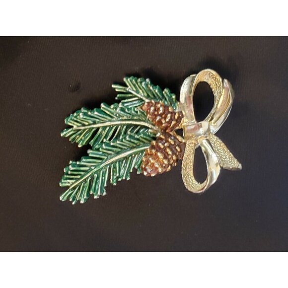 Vintage Christmas Gold Tone Enamel Pine Cone Brooch Pin Signed Gerry's - Picture 1 of 3